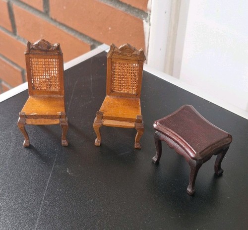 Scale dolls house queen - dolls,